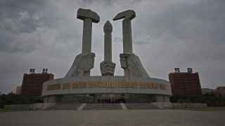 Памятник чучхе – направление, в котором идут наши фантастические твари