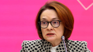 Центробанк (на фото председатель Эльвира Набиуллина) продолжает осторожничать