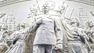 Кольцевая линия, где уже второй мемориал Сталина (первый – на «Курской», в виде цитаты из гимна СССР, – символ цикличности развития несчастной российской истории