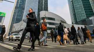 Свободных рабочих рук в России все меньше, а зарплаты все больше