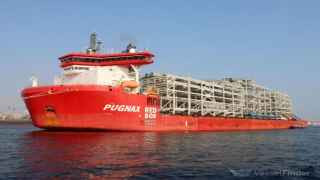 Полупогружаемое судно тяжелого класса (для негабаритных и сверхтяжелых грузов) Pugnax, входит в санкционный список ЕС с 25 июня 2024 года, на момент публикации находилось вблизи Сингапура