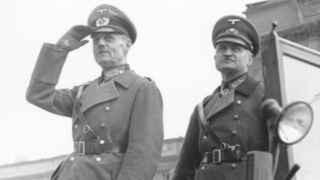 Генерал Йоханнес Бласковиц (справа) был против преступных деяний СС, а генерал Герд фон Рундштедт возражал против нападения на СССР, но оба они верно служили Третьему рейху