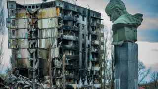 Бюст народного поэта Украины Тараса Шевченко в Бородянке.

Город почти месяц был оккупирован войсками РФ. Точное число погибших до сих пор неизвестно.