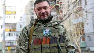 Евгений Первышов позирует. Он чемпион и губернатор