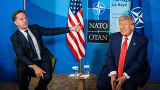 Марк Рютте, генсек НАТО, пресмыкался перед Дональдом Трампом