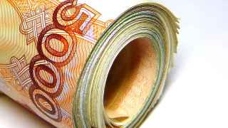 Граждане готовятся к ослаблению рубля, снижению ставок и росту инфляции