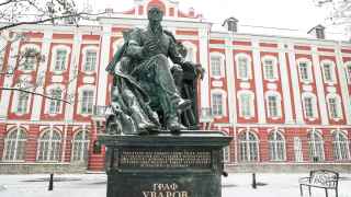Граф Уваров посылал лучших студентов за границу, в Европу, — памятник ему поставлен за  «преодоление западничества»