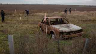 Украинские саперы расчищают освобожденную от оккупации территорию между Николаевым и Херсоном