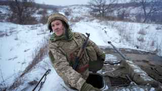 Украинские военнослужащие на линии разграничения сторон в Луганской области.