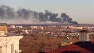 Дым от пожара в районе Курского аэродрома 
