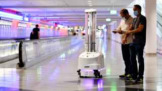 Дезинфицирующий робот компании Blue Ocean Robotics в аэропорту Мюнхена.